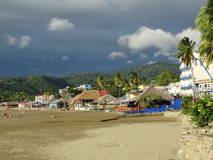 Plage près de San Juan del Sur sur la côte pacifique du Nicaragua