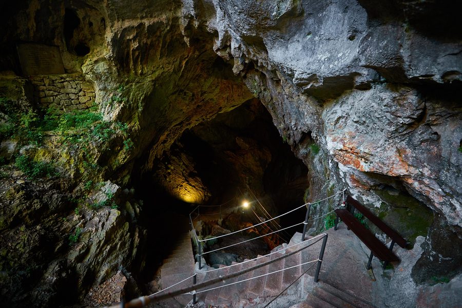 Intérieur de la grotte de Vranjača près de Dugopolje en Croatie