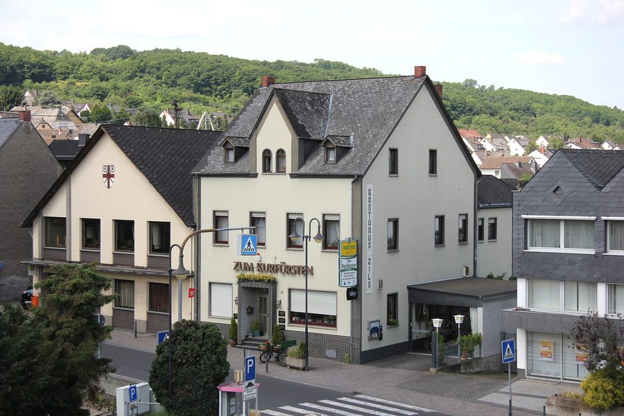 Vue de l’ancienne salle communale et de l’auberge « Zum Kurfürsten » dans la Burgstraße de Mülheim-Kärlich