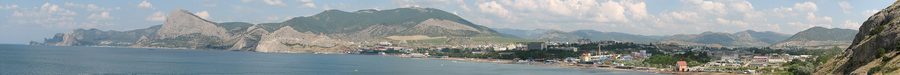Vue panoramique sur la baie de Sudak sur la côte est de la Crimée.