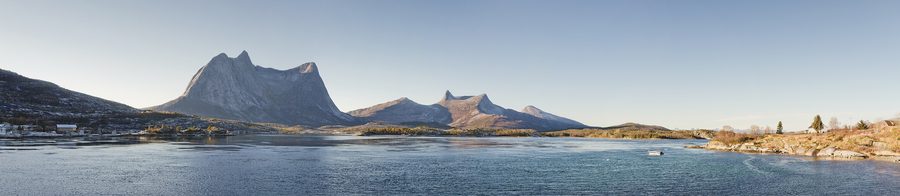 Vue sur le Sørstraumen depuis le pont de Sørstraumen dans le Nordland
