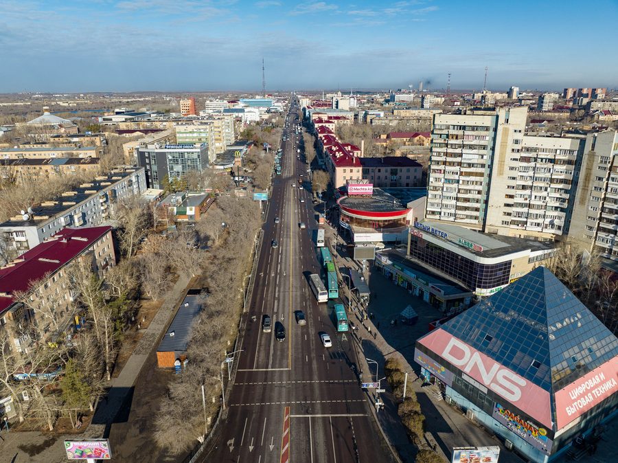Ville de Karaganda avec vue sur le prospect Bukhar-Zhyrau