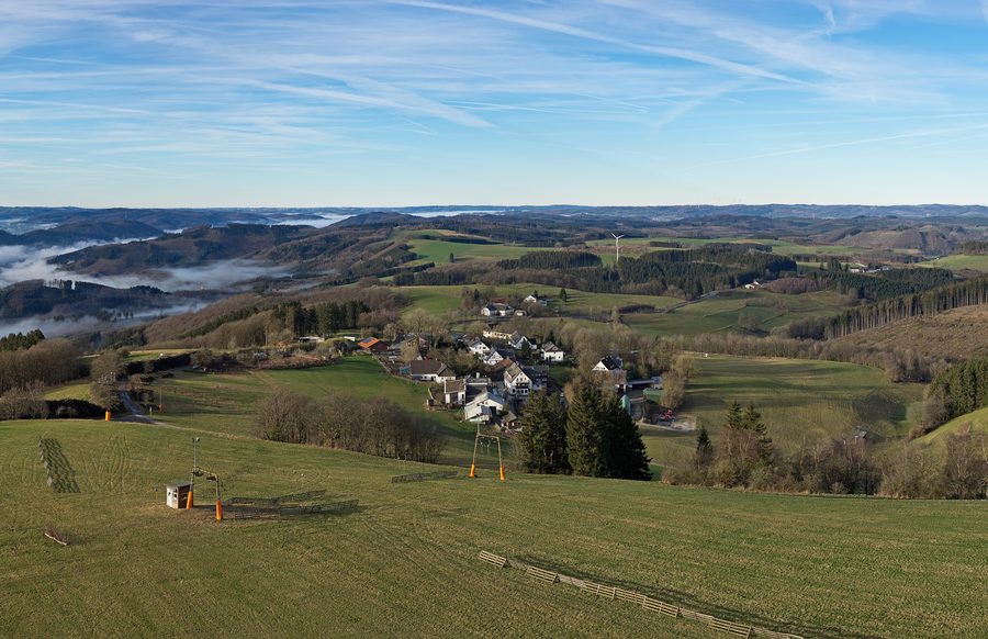 Wildewiese dans le Sauerland, vue depuis la tour d’observation du Schomberg
