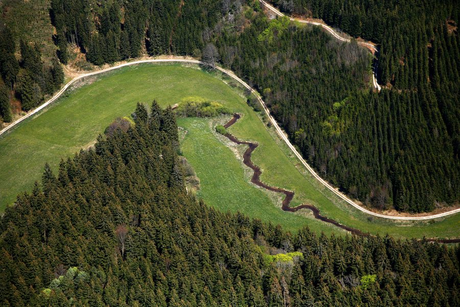 Méandre de la Fehla avec paysage alluvial dans le Jura souabe