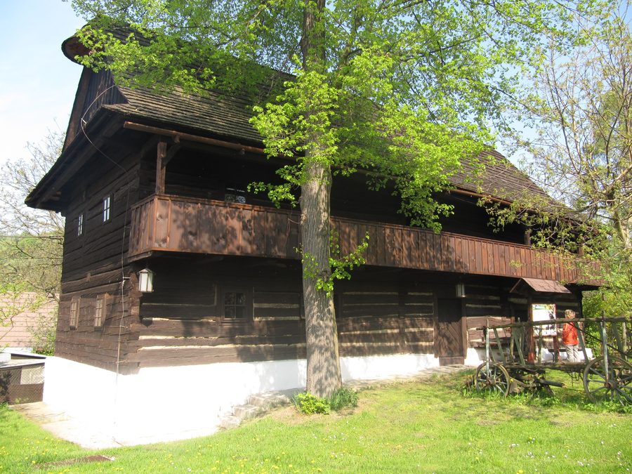 Fojtství historique à Jasenná avec maison en bois classée de 1748