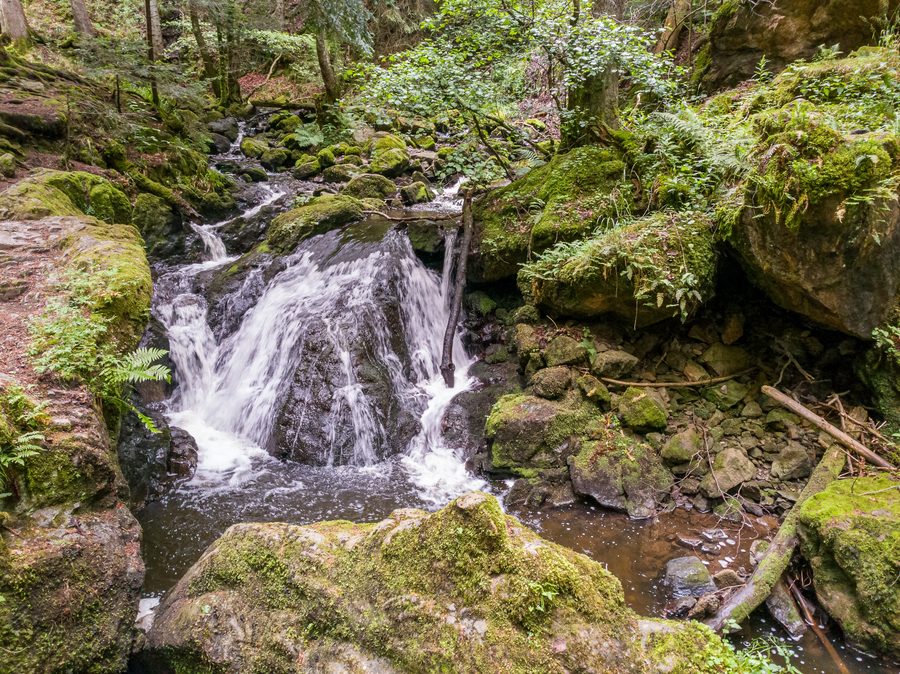 Grande cascade dans les gorges de la Ravenna