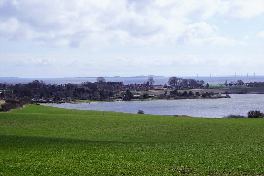Norsminde vue du nord-ouest avec paysage côtier et fjord