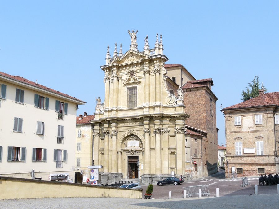Façade de l’église Sant'Andrea à Bra, Piémont