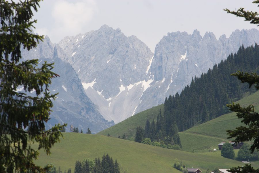 Vue depuis la Silleralm sur le massif du Wilder Kaiser au Tyrol.