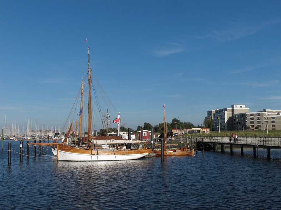 Marina de Wendtorf avec bateaux et vue sur l'eau