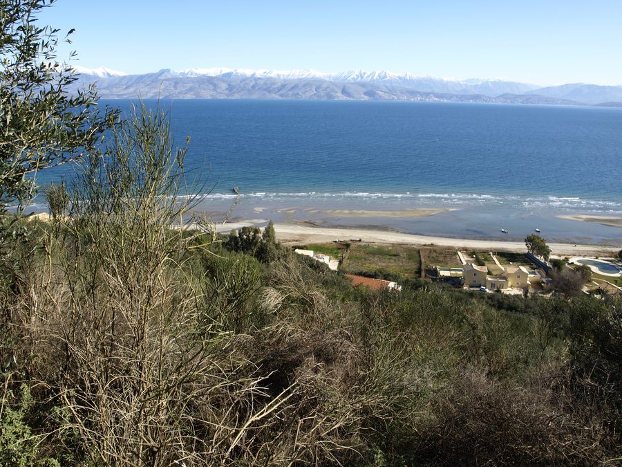 Baie d'Apraos et plage de Kalamaki à Corfou