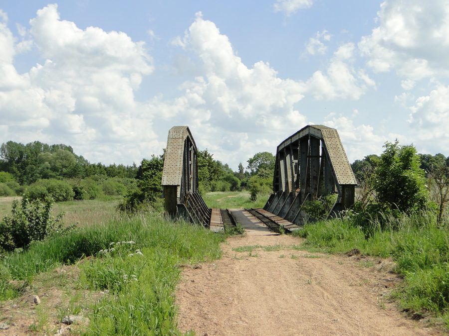 Pont ferroviaire sur la Trebel près de Tribsees