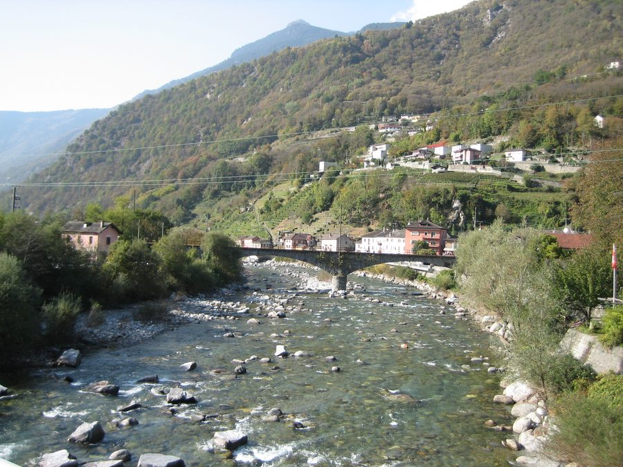 La rivière Moesa à Roveredo dans la vallée de la Mesolcina.