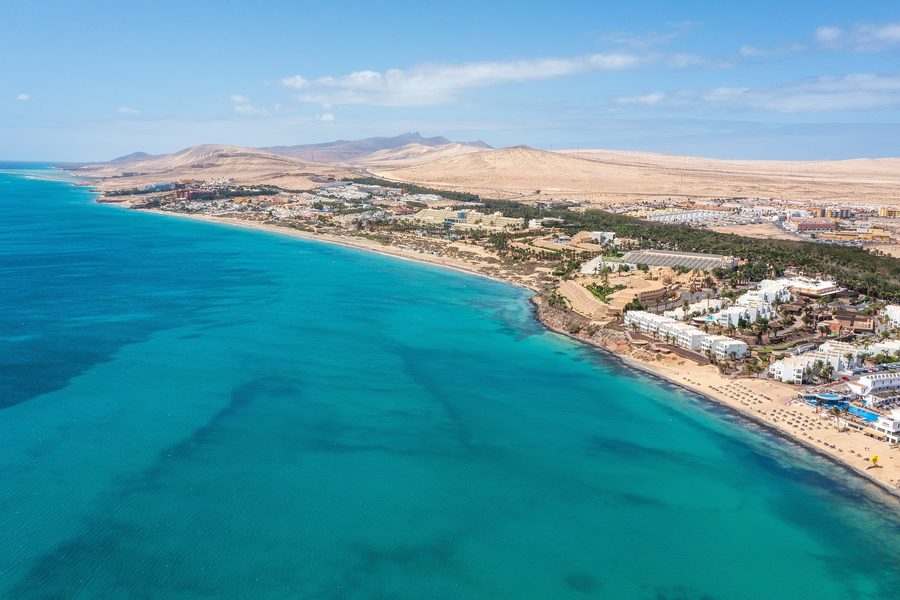 Vue aérienne de Costa Calma avec plage et hôtels à Fuerteventura