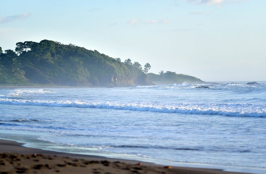 Côte pacifique sur la péninsule de Nicoya au Costa Rica