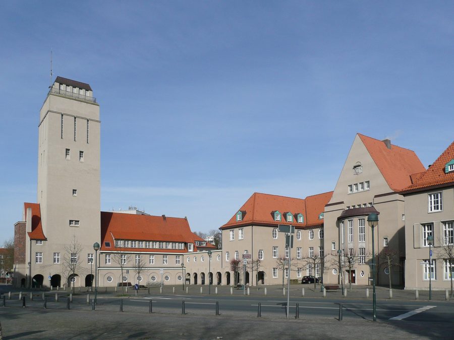 Château d’eau et hôtel de ville à Delmenhorst