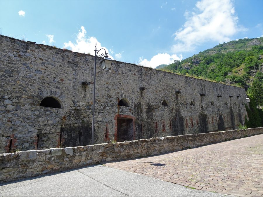 Vue extérieure du Forte Albertino, également appelé Forte di Vinadio