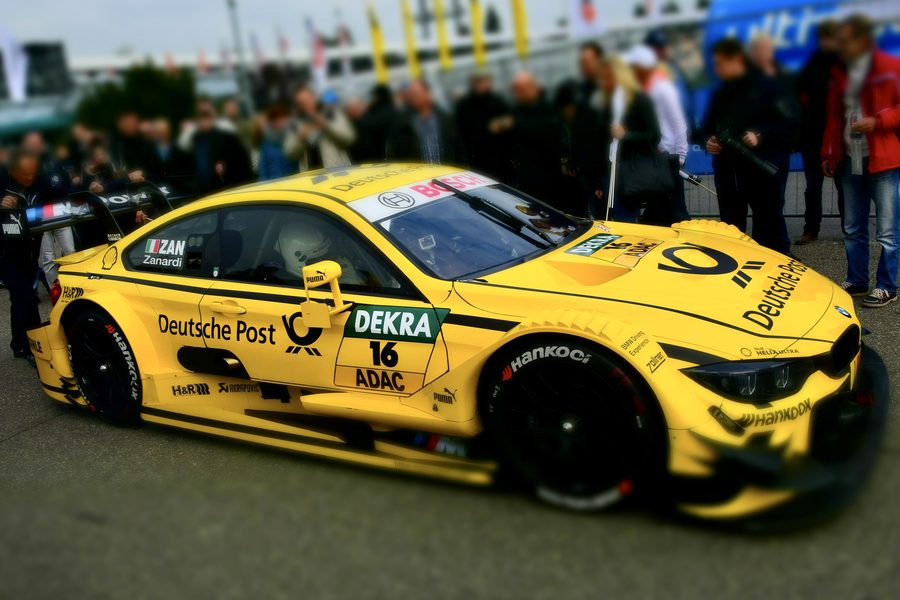 Voiture de course BMW M4 DTM sur le Hockenheimring