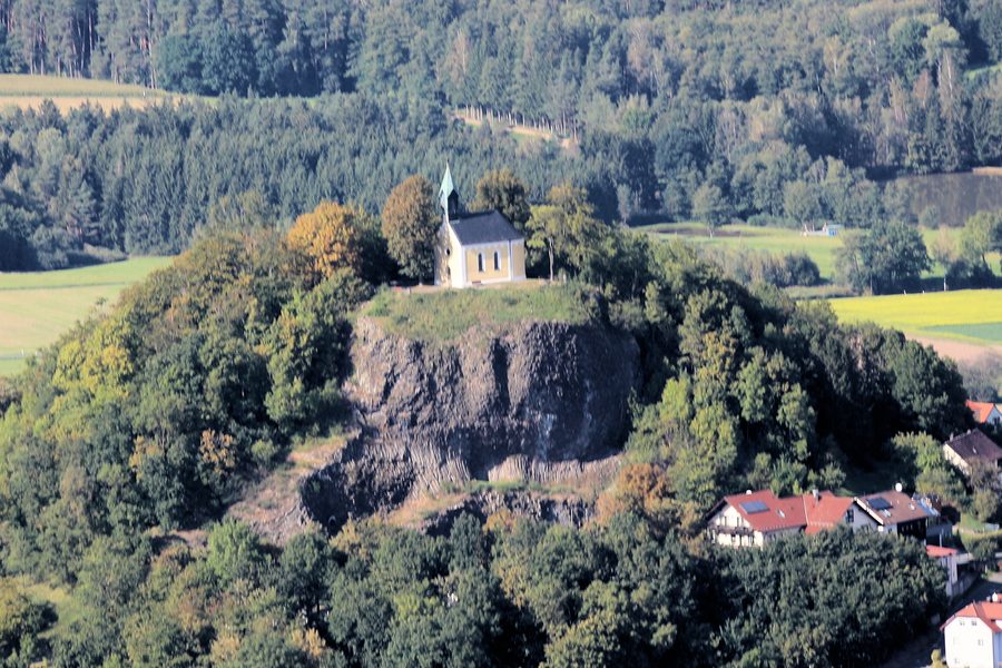 Cône basaltique de Parkstein dans l’arrondissement de Neustadt an der Waldnaab