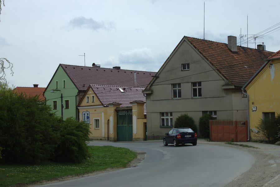Bâtiment sur la place du village à Chrastavice dans la région de Plzeň