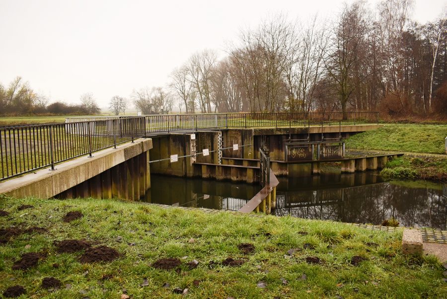L’entrée du Fuhse-Düker sur la rive nord du canal Mittelland à Peine