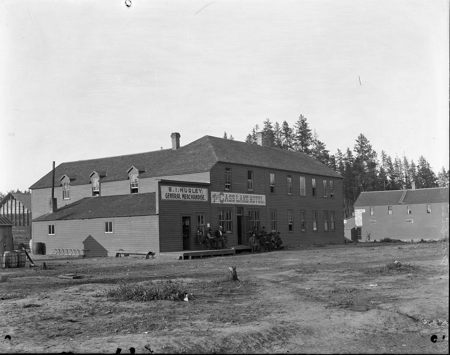 Ancien First Hotel et magasin de produits secs à Cass Lake, Minnesota