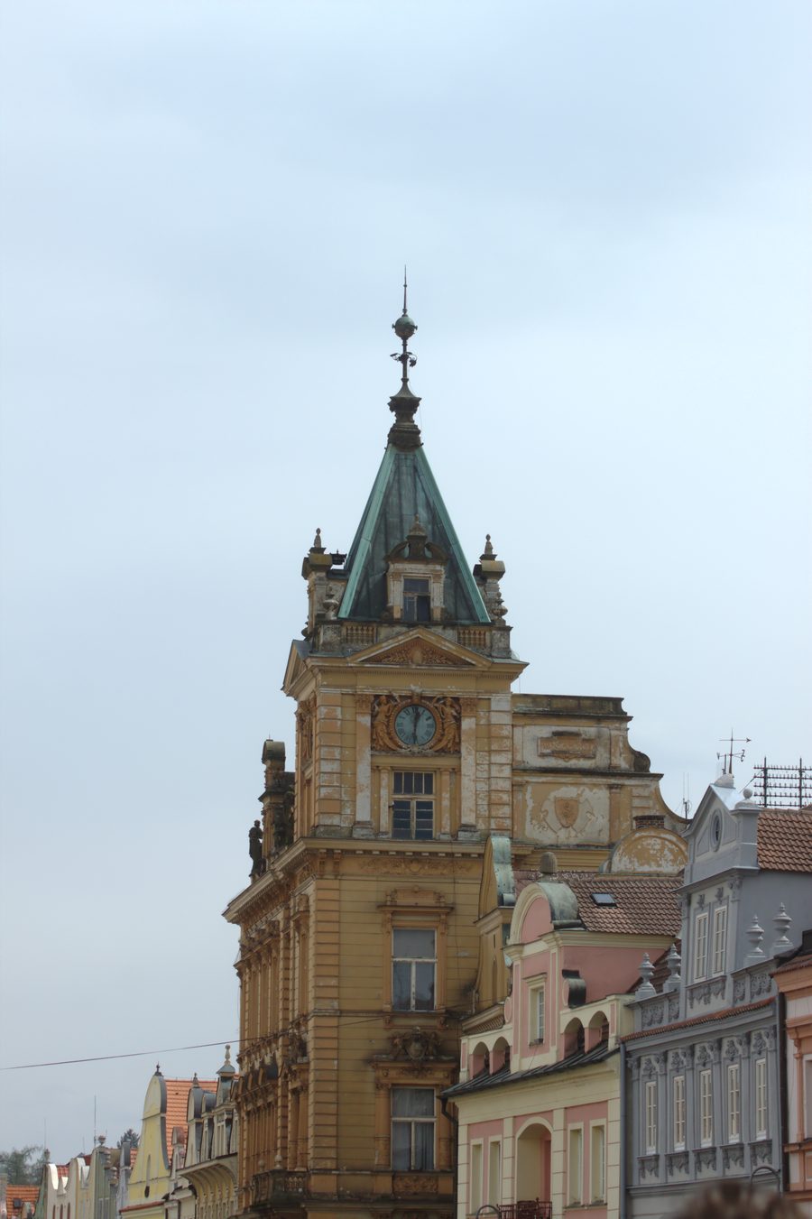 Bâtiment sur la place principale de Domažlice dans la région de Plzeň