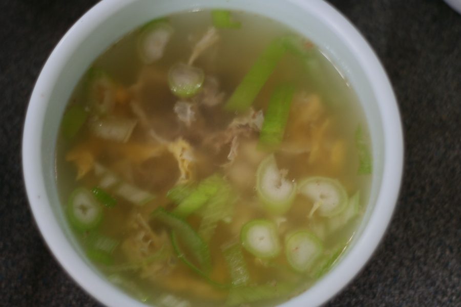 Soupe coréenne Bugeoguk au lieu noir d’Alaska séché