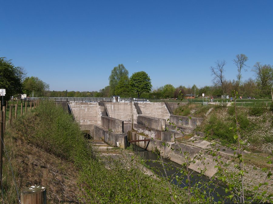 L’Emscher passant sous le canal Rhin-Herne
