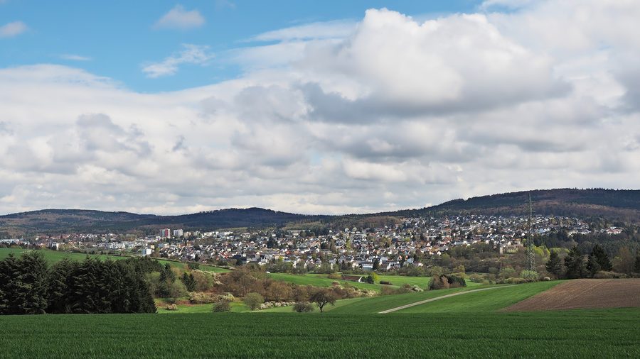 Vue partielle de Taunusstein-Bleidenstadt et Hahn