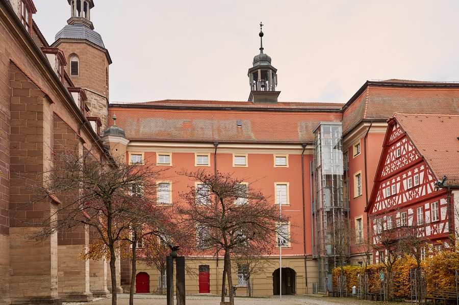 Place Dr.-Martin-Luther avec l’église St. Kilian et la mairie à Bad Windsheim
