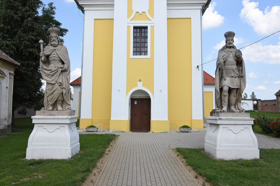 Extérieur de l’église de Sainte-Marie-Madeleine pénitente à Felsőság, Simaság