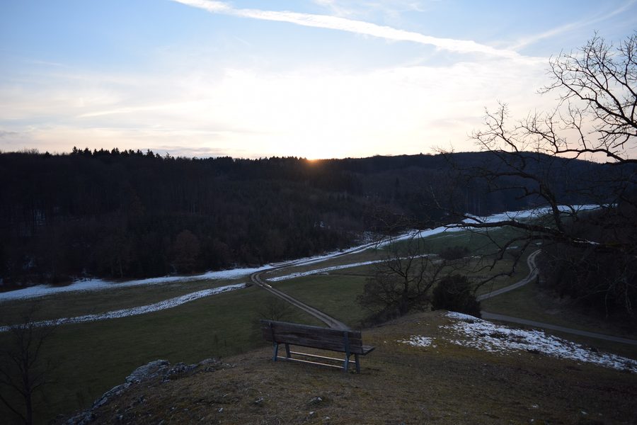 Vue sur la vallée du Hungerbrunnental en Bade-Wurtemberg au coucher du soleil