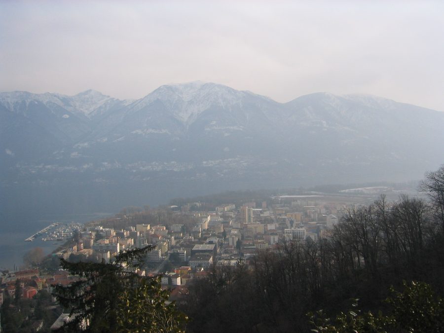 Vue sur Locarno et le lac Majeur depuis Madonna del Sasso