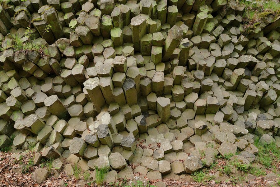Paroi de prismes basaltiques au Gangolfsberg dans la Rhön