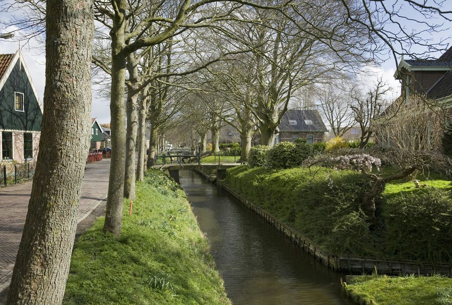 Paysage villageois historique sur la Dorpsweg à Twisk