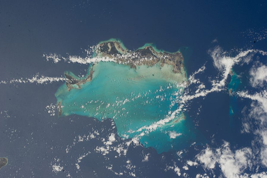 Vue aérienne des Turks-et-Caïcos avec North Caicos et d’autres îles des Caïcos