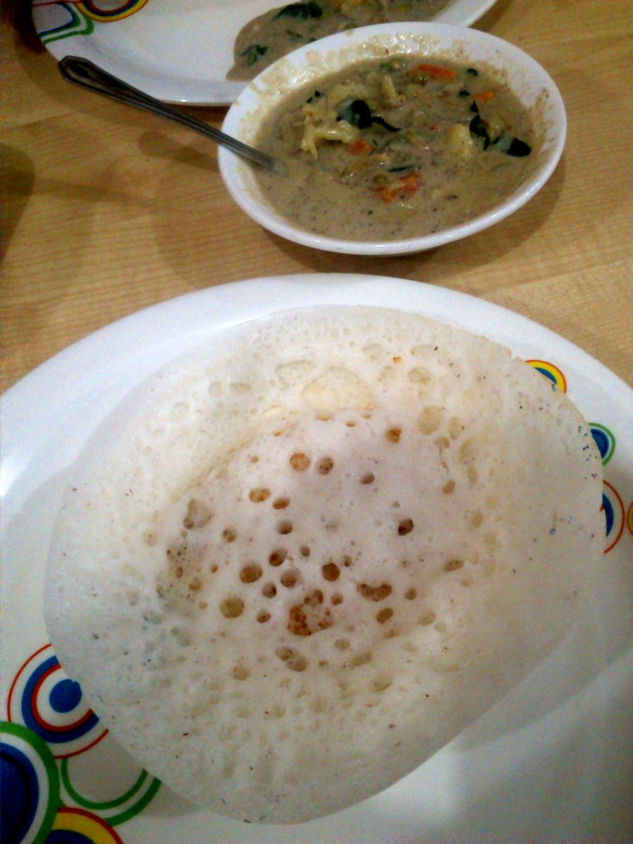 Appam avec ragoût de légumes du Kerala