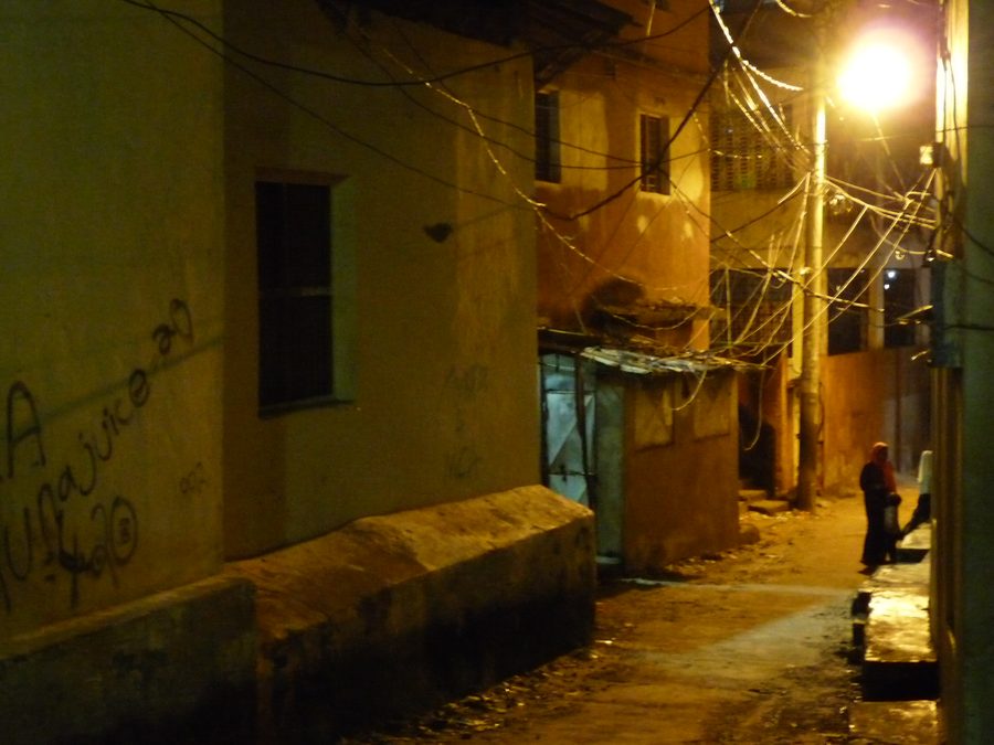 Scène de rue dans le quartier de Mkanyageni de la vieille ville de Mombasa