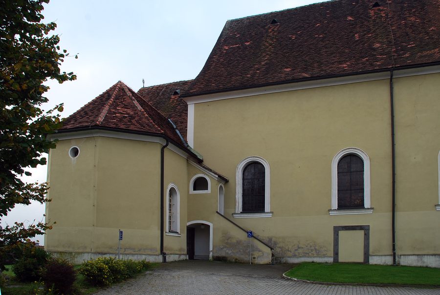 Église paroissiale avec la chapelle Anna à Preding