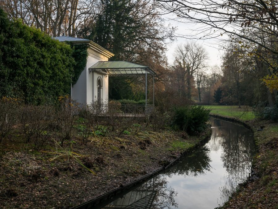 Cours d’eau dans le jardin du château d’Oldenbourg