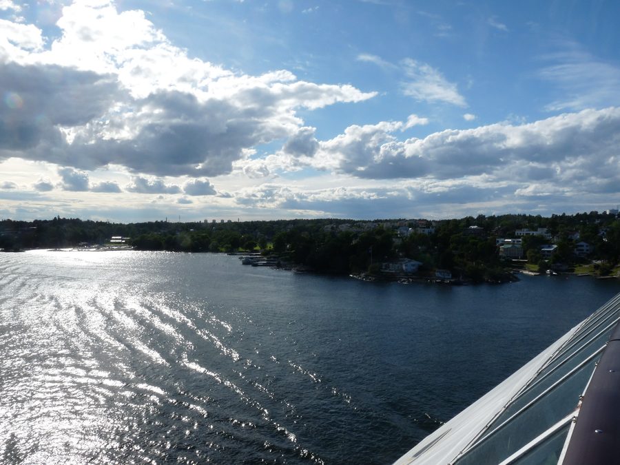 Rive boisée de Lidingö dans l’archipel intérieur de Stockholm