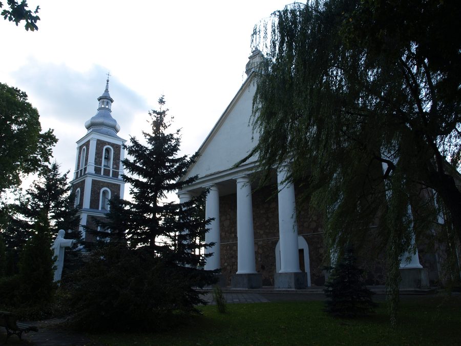 Vue extérieure de l’église d’Eišiškės dans le district de Šalčininkai, Lituanie