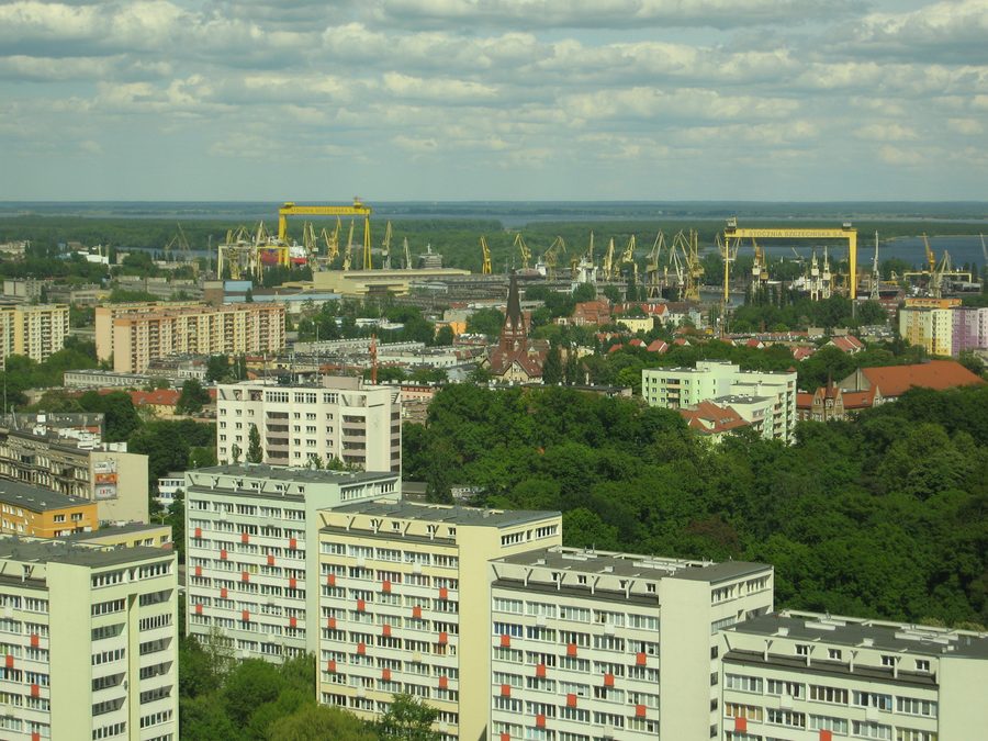 Bâtiments des chantiers navals de Szczecin près du port.