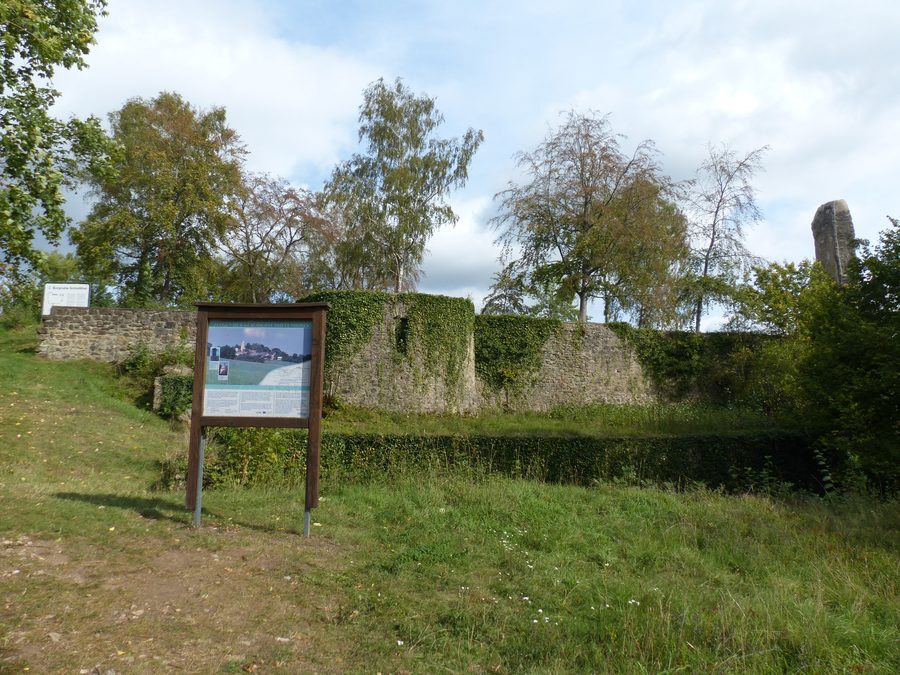 Ruines du château de Dollendorf à Schloßthal