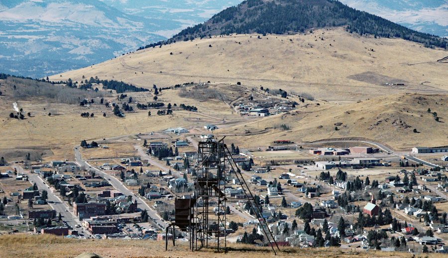 Vue de Cripple Creek dans le Colorado avec le mont Pisgah en arrière-plan
