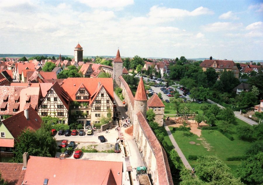 Vue depuis les remparts sur les toits de Rothenburg ob der Tauber