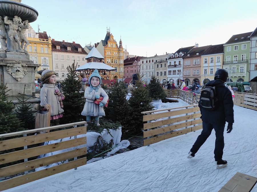 Fontaine Samson avec patinoire sur la place Přemysl-Otakar-II. à České Budějovice
