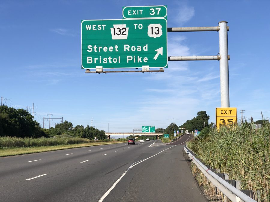 L’Interstate 95 au niveau de la sortie 37 sur la PA 132 dans le township de Bensalem