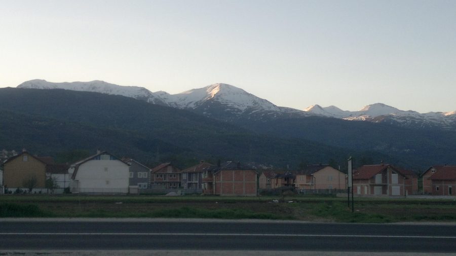 Vue sur la Šar Planina au-dessus de Gostivar
